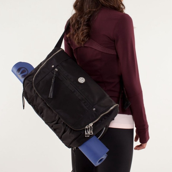 Black Chevron Lululemon Yoga Moto Messenger Bag - Picture 7 of 8